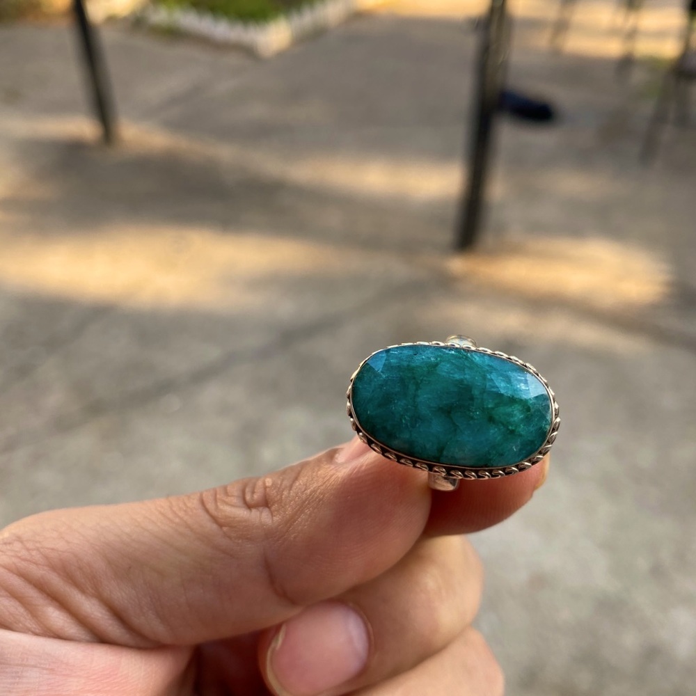 Ring - Picture 1 of 2